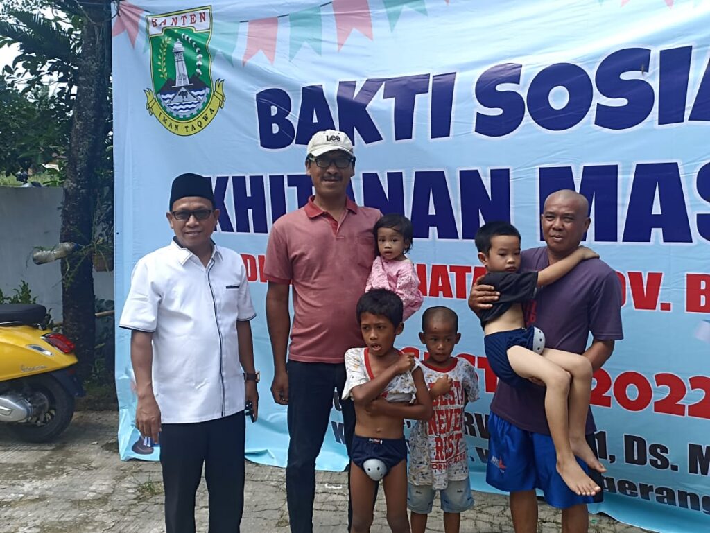 Puluhan Anak Ikuti Khitanan Massal di Rumah Anggota Dewan Provinsi Banten