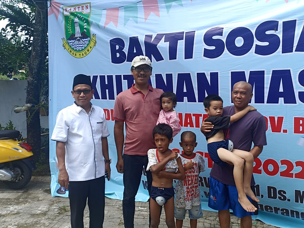 Puluhan Anak Ikuti Khitanan Massal di Rumah Anggota Dewan Provinsi Banten