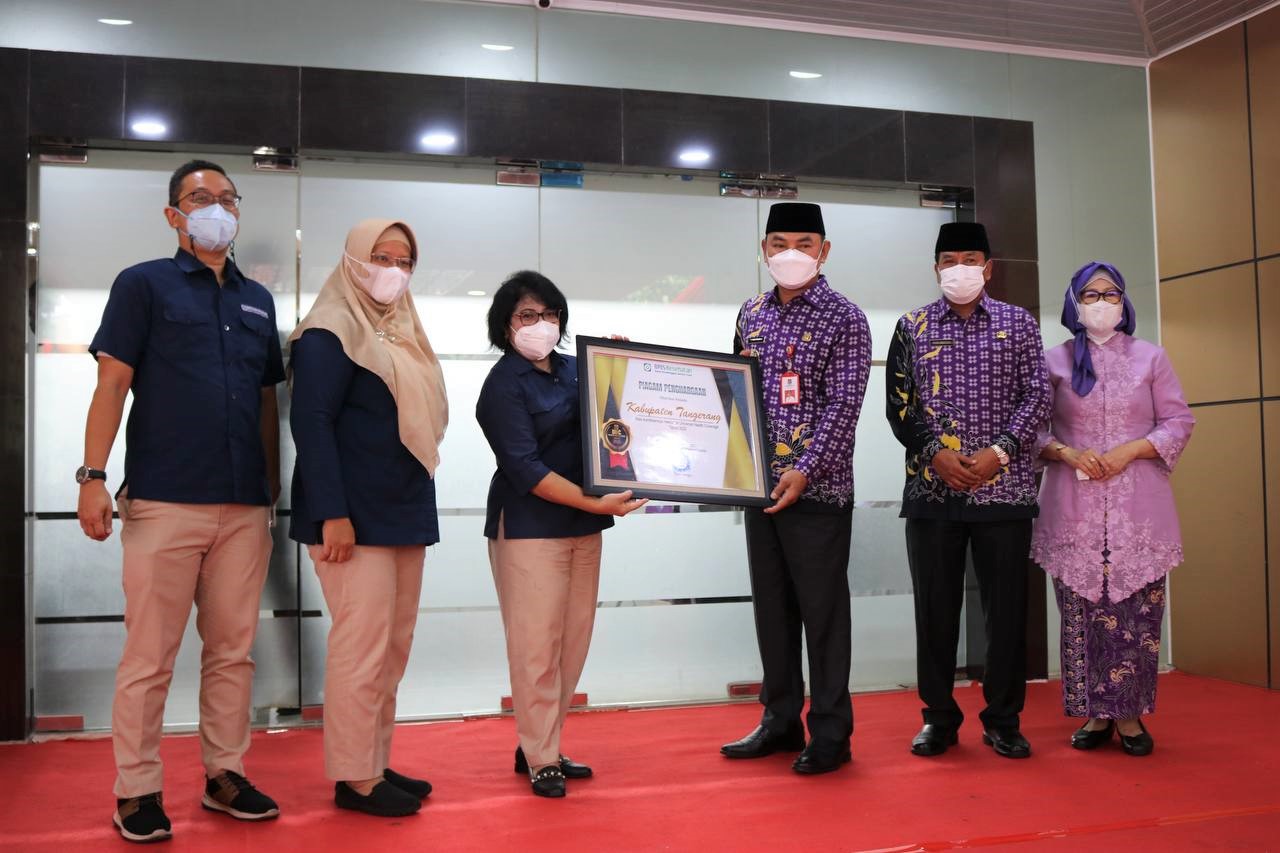 Capai UHC, Pemkab Tangerang Terima Penghargaan dari BPJS Kesehatan