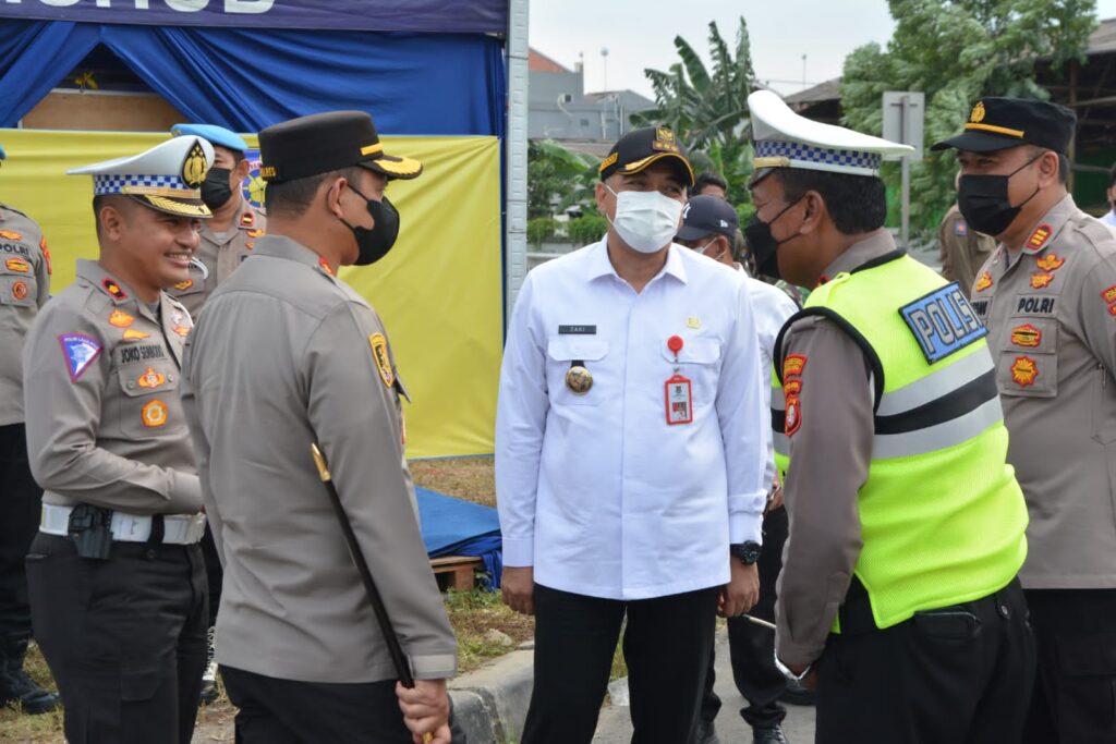 Truk Langgar Aturan, Bupati Zaki Turun ke Dadap