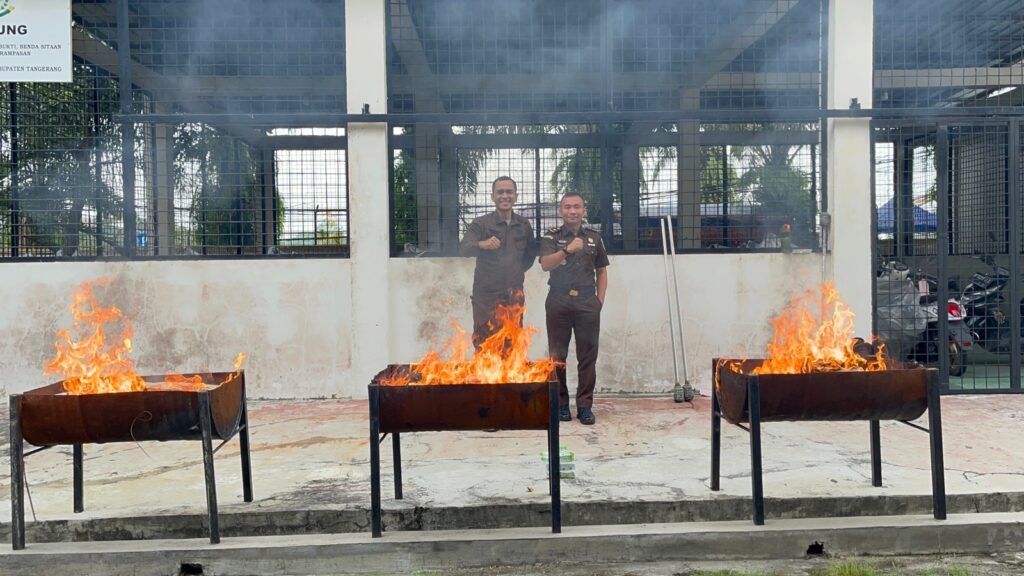 Dollar Palsu Senilai Rp759 Juta Ludes Dibakar Kejari Kabupaten Tangerang