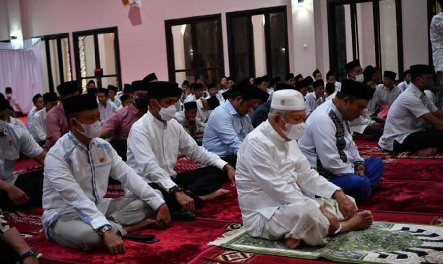 Momen Wapres Salat Tarawih Bareng Santri Ponpes An Nawawi Tanara
