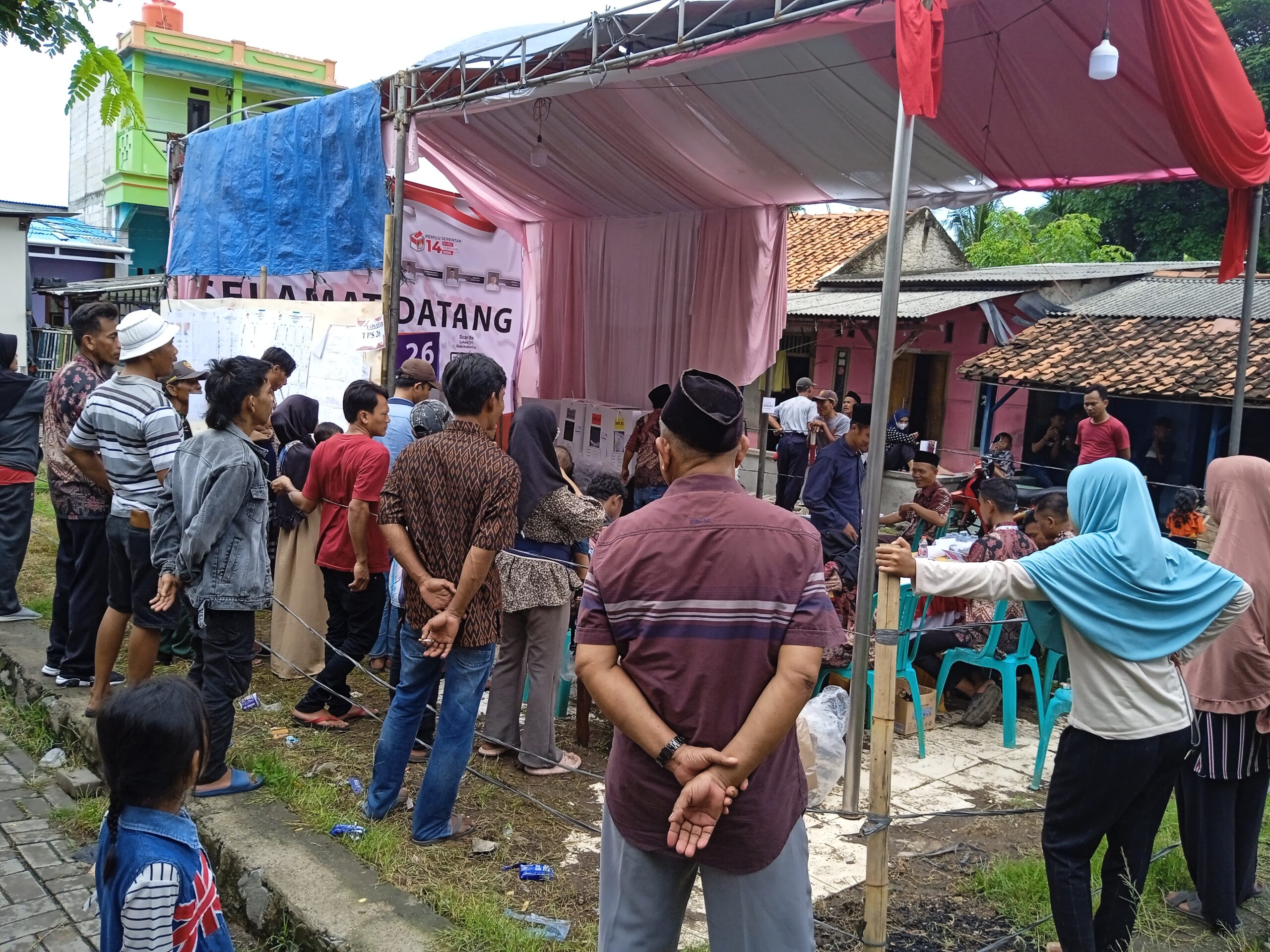 Tiga TPS Sempat Roboh, Pemilu di Kabupaten Tangerang Berjalan Lancar