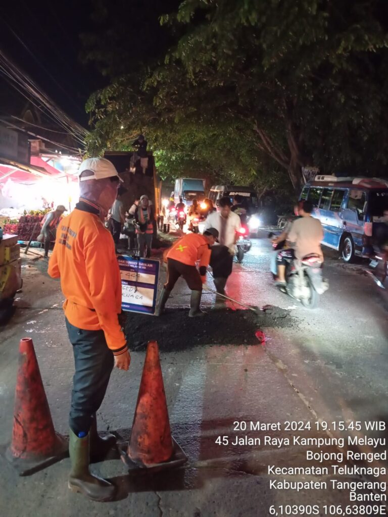 Jalan Raya Kampung Melayu Teluknaga Mulai Diperbaiki