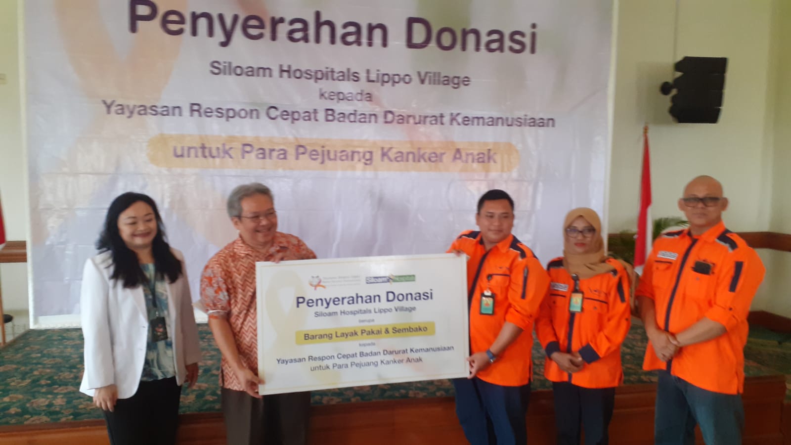 RS Siloam Lippo Village Berikan Donasi Untuk para Pejuang Kanker Anak