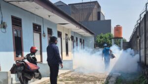 Cegah Penyebaran DBD, Wilayah Pemukiman Sekitaran PT Indah Kiat Tangerang Difogging