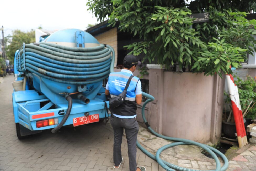 Ada – Ada Saja ! Pemkot Tangerang Gelar Sedot Kakus Gratis Edisi Kemerdekaan