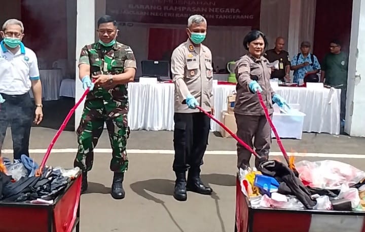 Kejari Kabupaten Tangerang Musnahkan Barang Bukti dari Puluhan Perkara Pidana