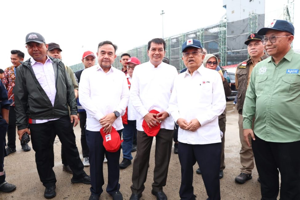 Bupati Tangerang Hadiri Pengecekan Logistik Pengiriman Bantuan PMI Untuk Korban Banjir Sumatera